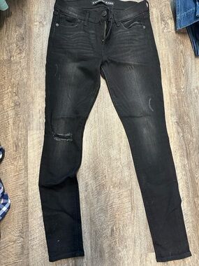 Express Women’s Black Skinny Jeans with Knee Rip
